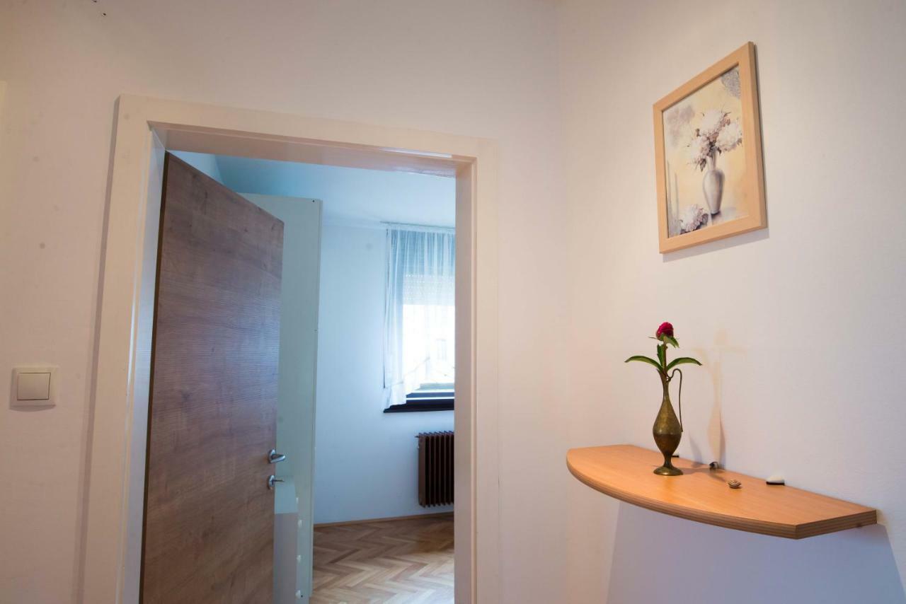 Apartma Ela *