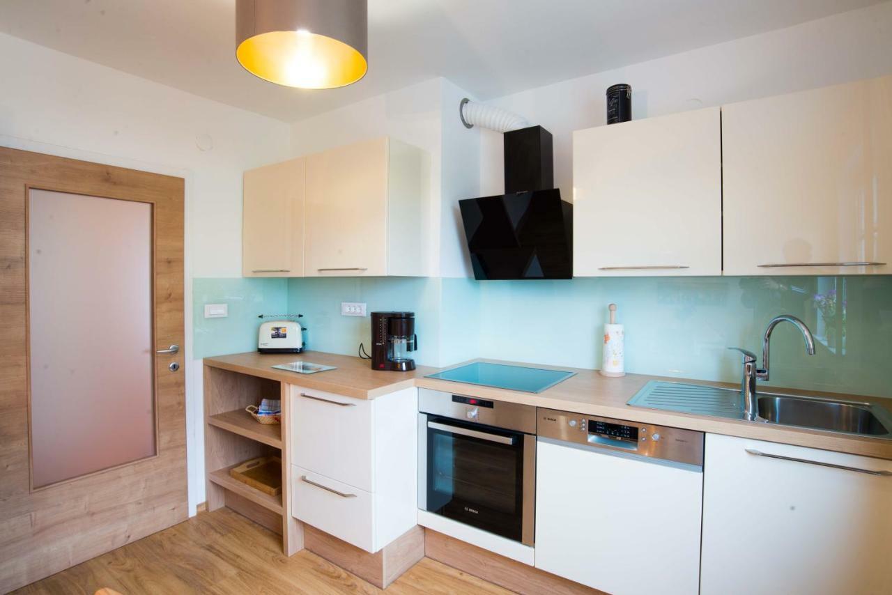 Apartma Ela *