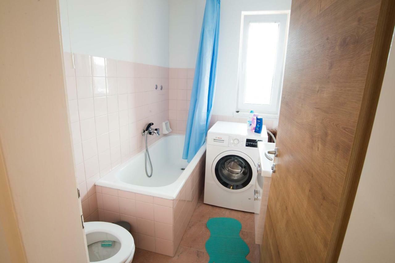 Apartma Ela *